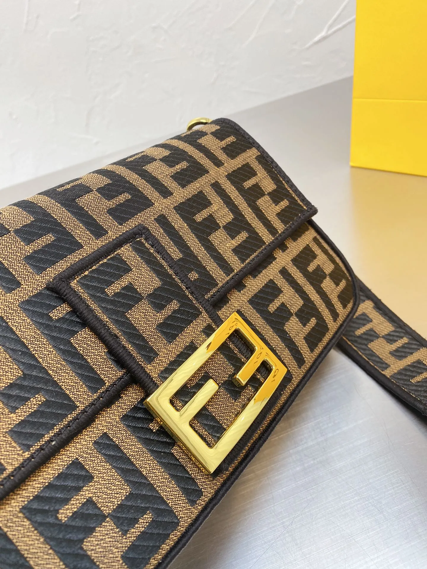 EN   Designer bags by Fendi 133