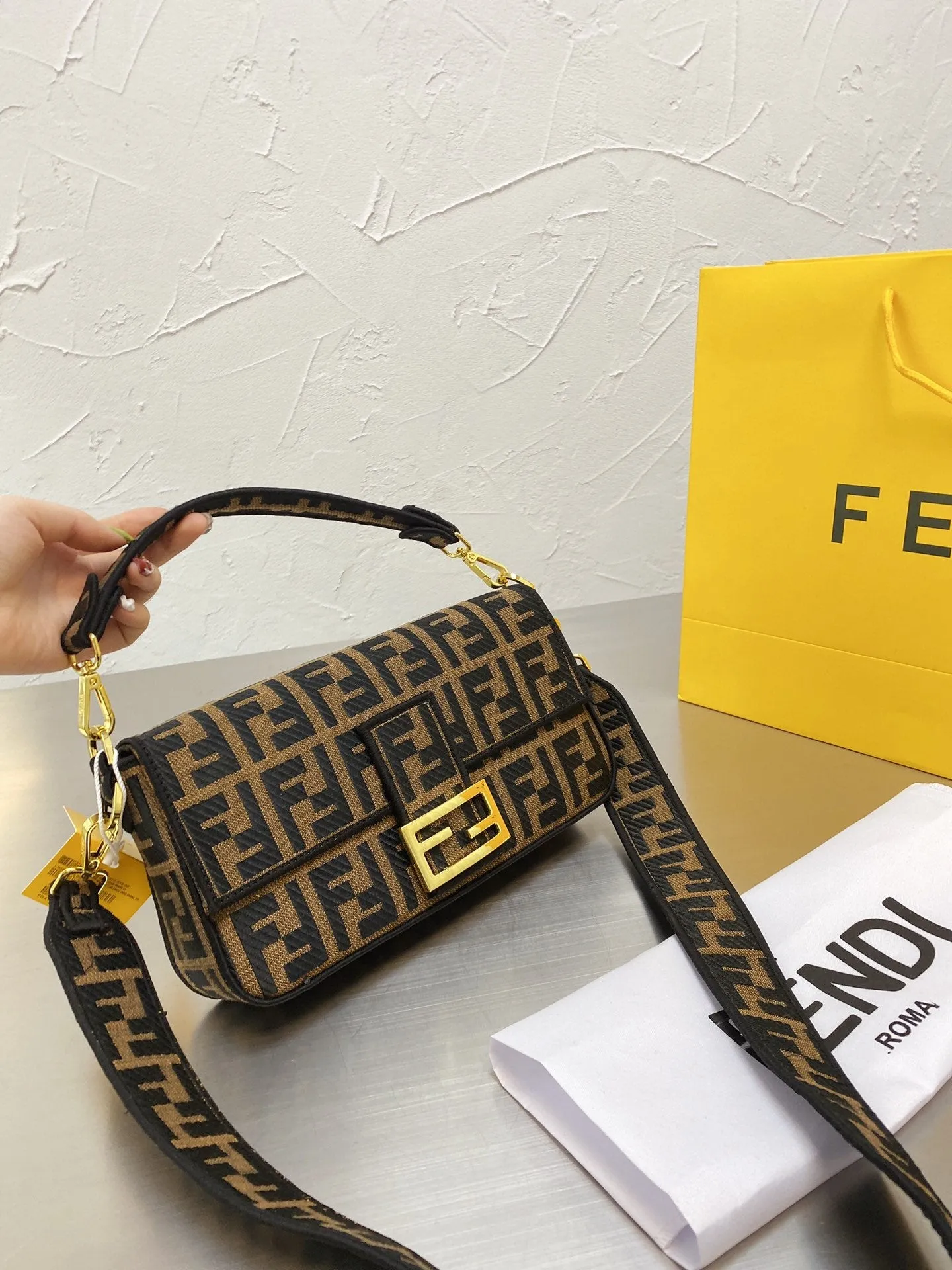 EN   Designer bags by Fendi 133