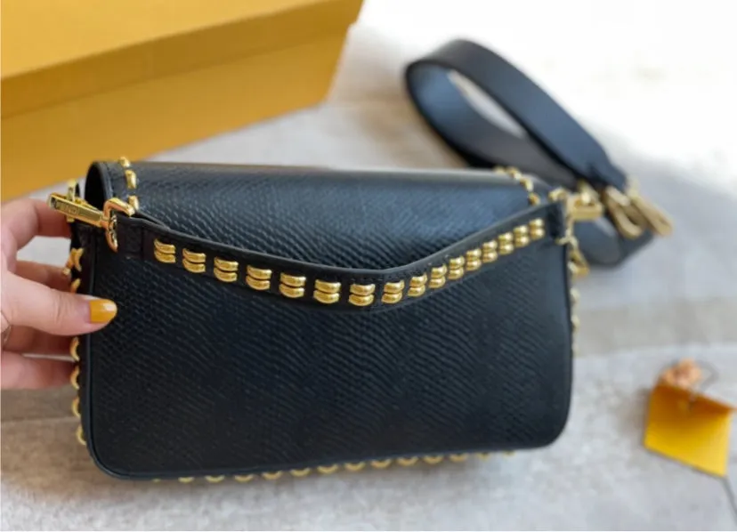 Genuine leather Fendi woman handbag