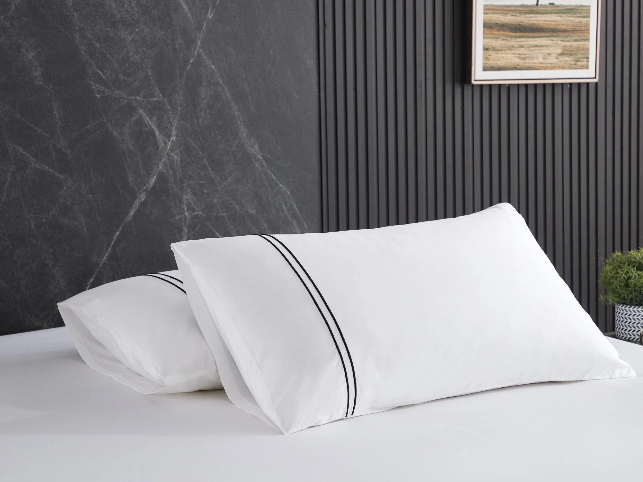 Hotelier Prestigio™ Lucent White With Black Lines Fitted Sheet Set